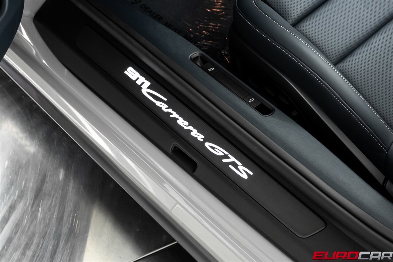 2026 Porsche 911 Carrera 4 GTS *SPORTDESIGN PACKAGE*   - Photo 52 - Costa Mesa, CA 92626