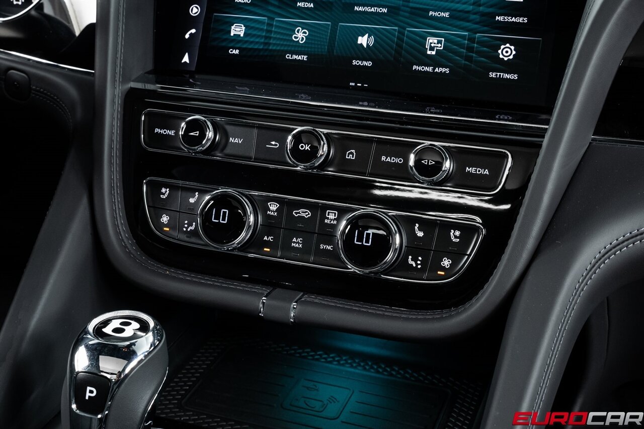 2024 Bentley Bentayga V8 *FRONT SEAT COMFORT SPEC * PANORAMIC SUNROOF*   - Photo 29 - Costa Mesa, CA 92626