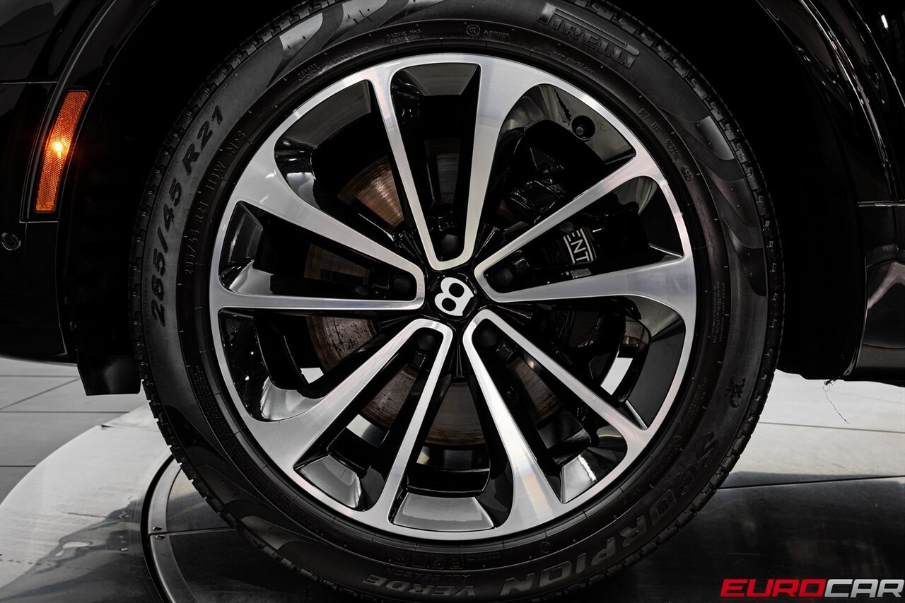 2024 Bentley Bentayga V8 *FRONT SEAT COMFORT SPEC * PANORAMIC SUNROOF*   - Photo 19 - Costa Mesa, CA 92626