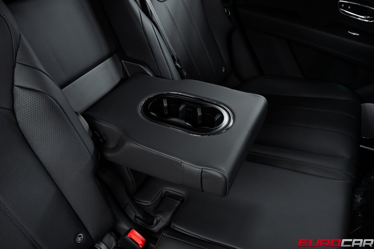 2024 Bentley Bentayga V8 *FRONT SEAT COMFORT SPEC * PANORAMIC SUNROOF*   - Photo 38 - Costa Mesa, CA 92626