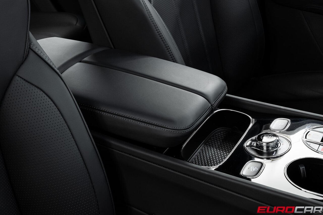 2024 Bentley Bentayga V8 *FRONT SEAT COMFORT SPEC * PANORAMIC SUNROOF*   - Photo 32 - Costa Mesa, CA 92626