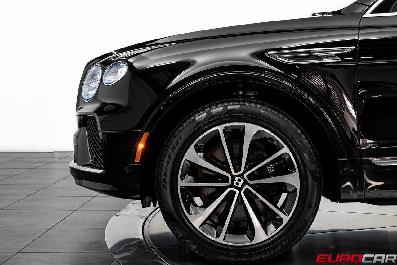 2024 Bentley Bentayga V8 *FRONT SEAT COMFORT SPEC * PANORAMIC SUNROOF*   - Photo 13 - Costa Mesa, CA 92626