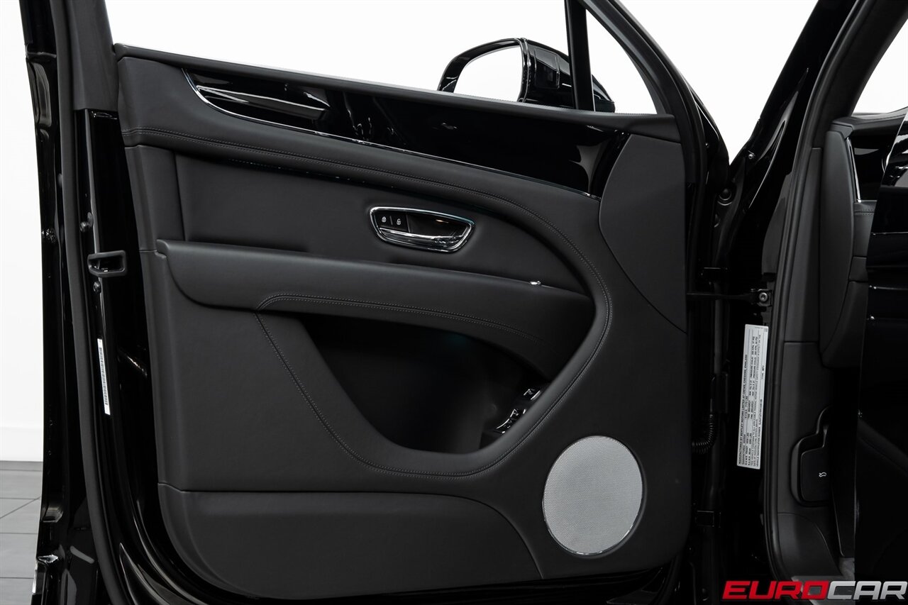 2024 Bentley Bentayga V8 *FRONT SEAT COMFORT SPEC * PANORAMIC SUNROOF*   - Photo 22 - Costa Mesa, CA 92626