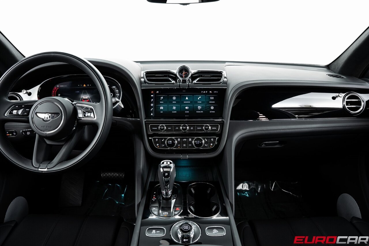 2024 Bentley Bentayga V8 *FRONT SEAT COMFORT SPEC * PANORAMIC SUNROOF*   - Photo 24 - Costa Mesa, CA 92626
