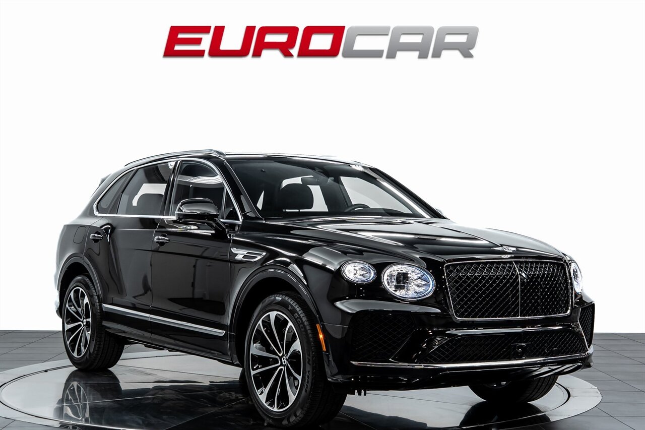 2024 Bentley Bentayga V8 *FRONT SEAT COMFORT SPEC * PANORAMIC SUNROOF*   - Photo 7 - Costa Mesa, CA 92626