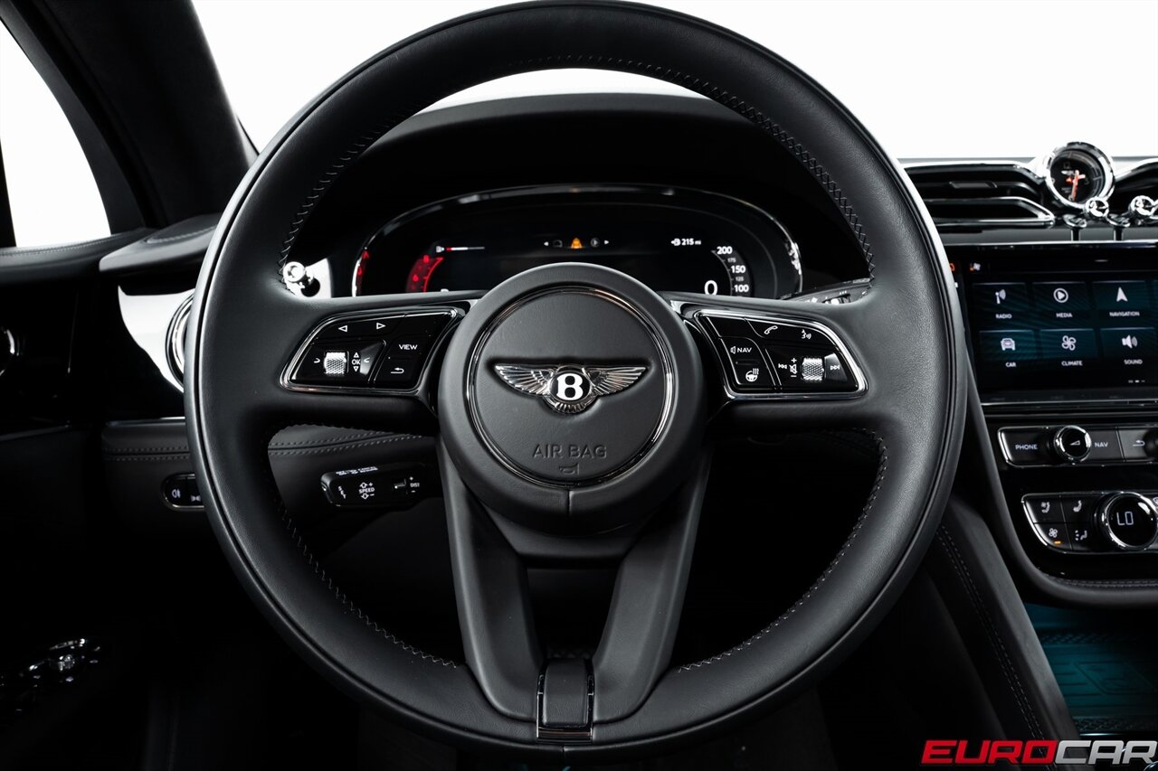 2024 Bentley Bentayga V8 *FRONT SEAT COMFORT SPEC * PANORAMIC SUNROOF*   - Photo 27 - Costa Mesa, CA 92626