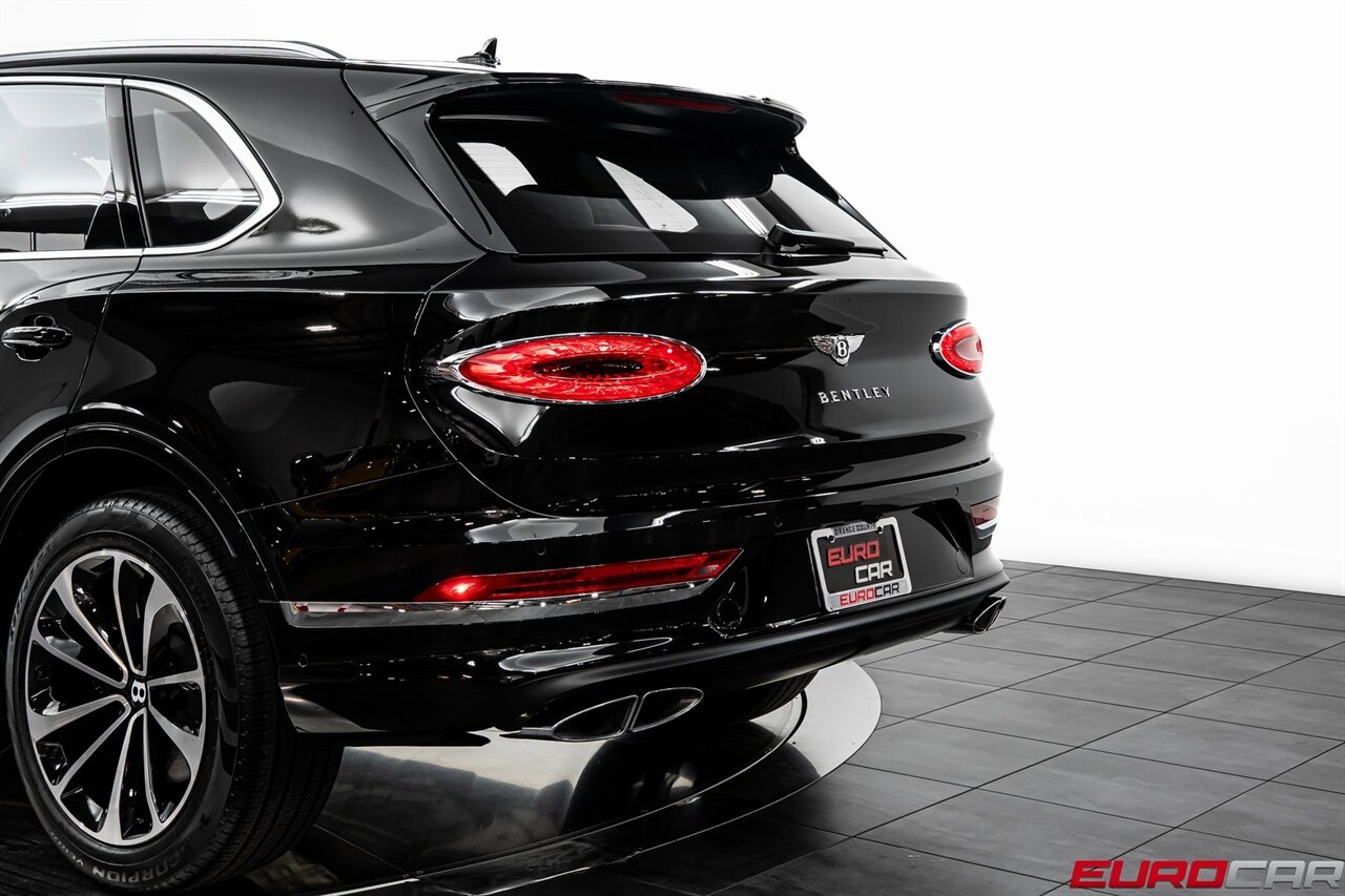 2024 Bentley Bentayga V8 *FRONT SEAT COMFORT SPEC * PANORAMIC SUNROOF*   - Photo 15 - Costa Mesa, CA 92626