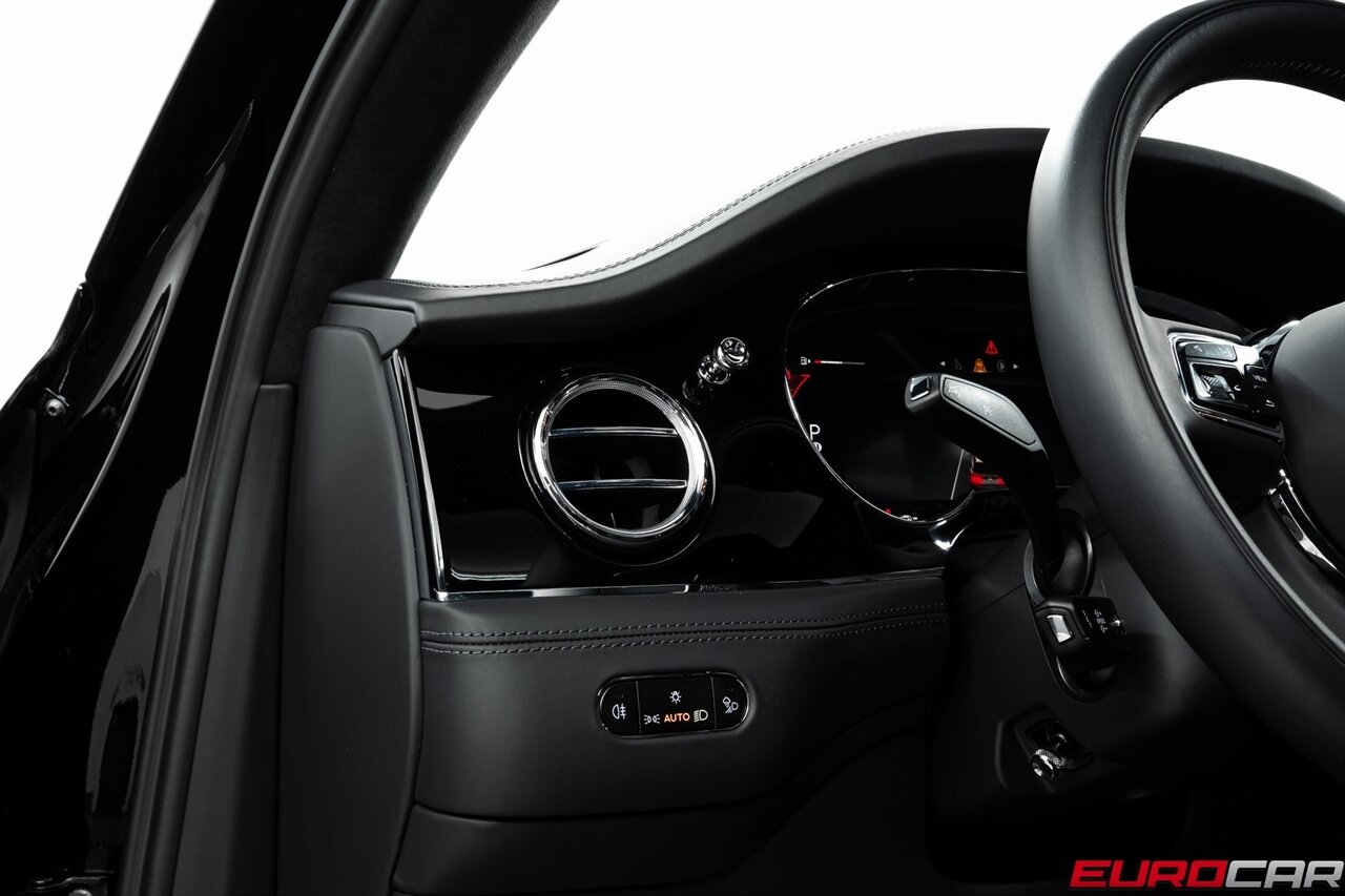 2024 Bentley Bentayga V8 *FRONT SEAT COMFORT SPEC * PANORAMIC SUNROOF*   - Photo 25 - Costa Mesa, CA 92626