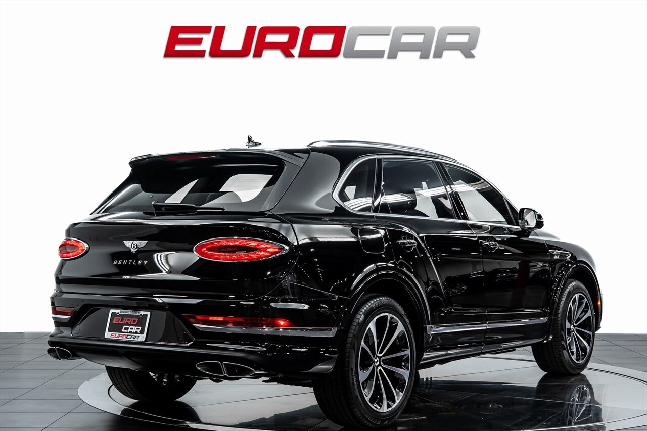 2024 Bentley Bentayga V8 *FRONT SEAT COMFORT SPEC * PANORAMIC SUNROOF*   - Photo 5 - Costa Mesa, CA 92626