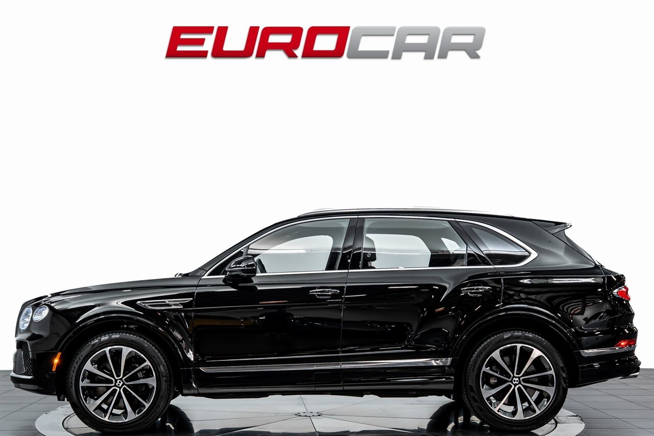 2024 Bentley Bentayga V8 *FRONT SEAT COMFORT SPEC * PANORAMIC SUNROOF*   - Photo 2 - Costa Mesa, CA 92626