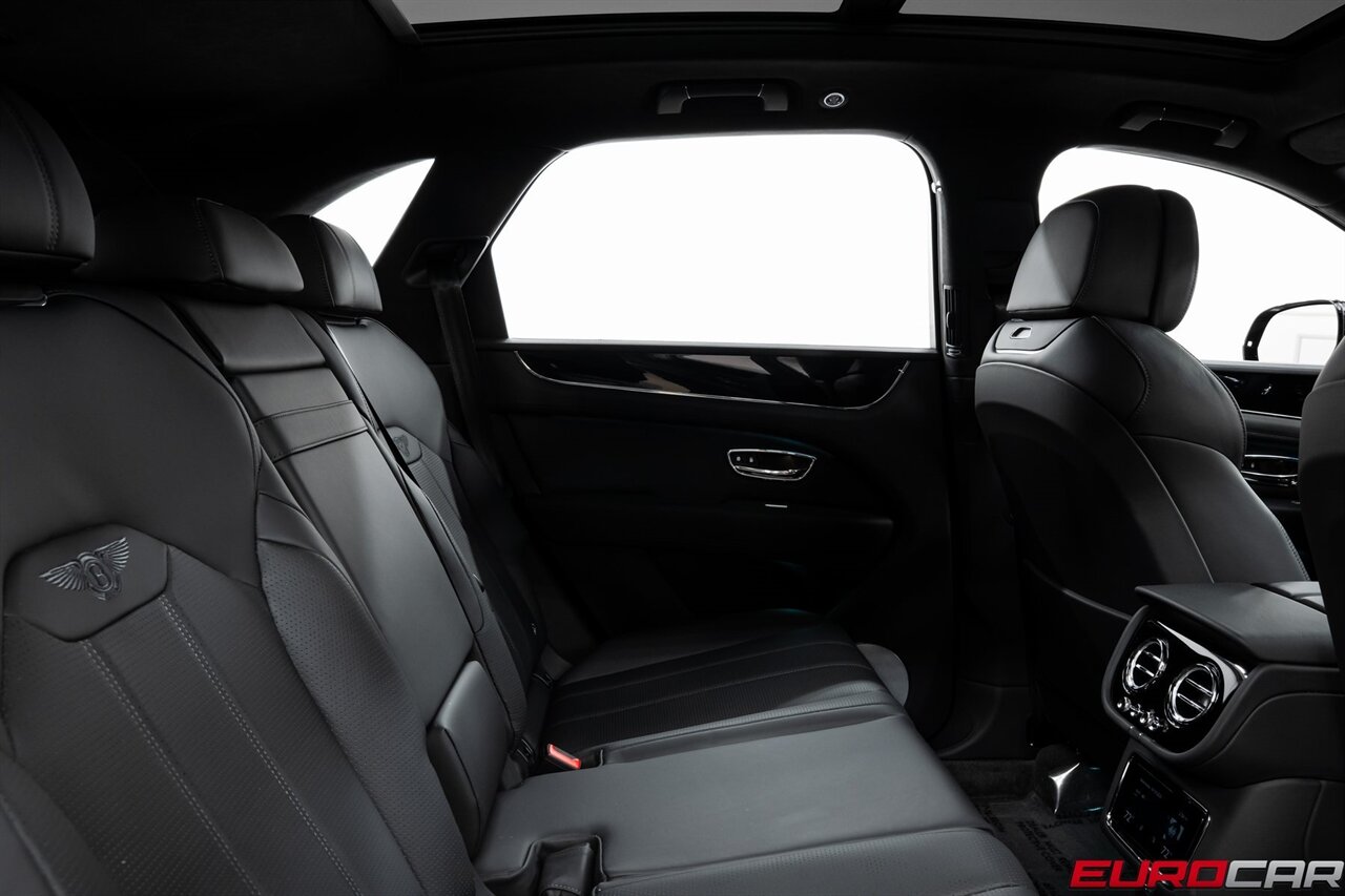 2024 Bentley Bentayga V8 *FRONT SEAT COMFORT SPEC * PANORAMIC SUNROOF*   - Photo 36 - Costa Mesa, CA 92626