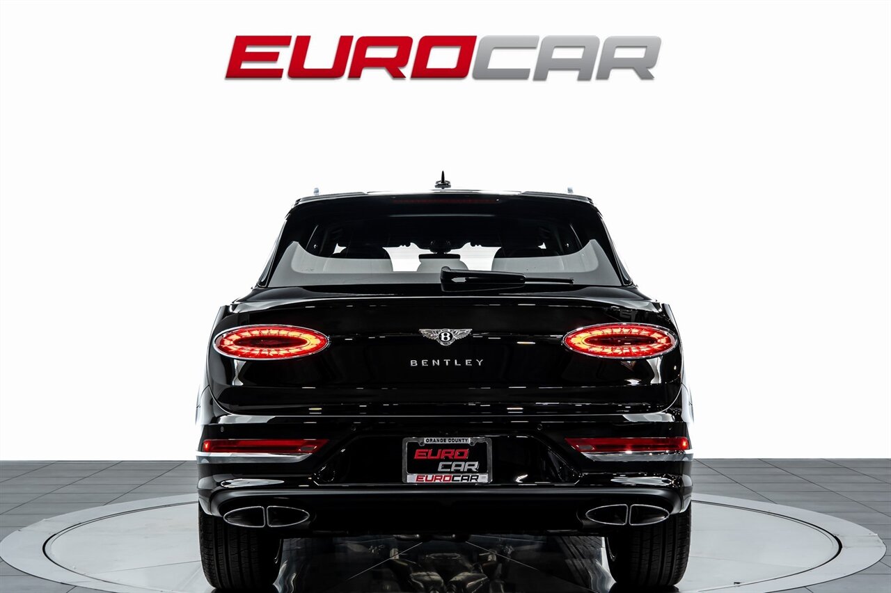 2024 Bentley Bentayga V8 *FRONT SEAT COMFORT SPEC * PANORAMIC SUNROOF*   - Photo 4 - Costa Mesa, CA 92626