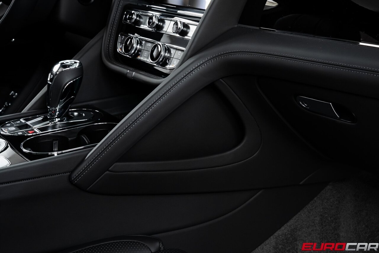 2024 Bentley Bentayga V8 *FRONT SEAT COMFORT SPEC * PANORAMIC SUNROOF*   - Photo 33 - Costa Mesa, CA 92626