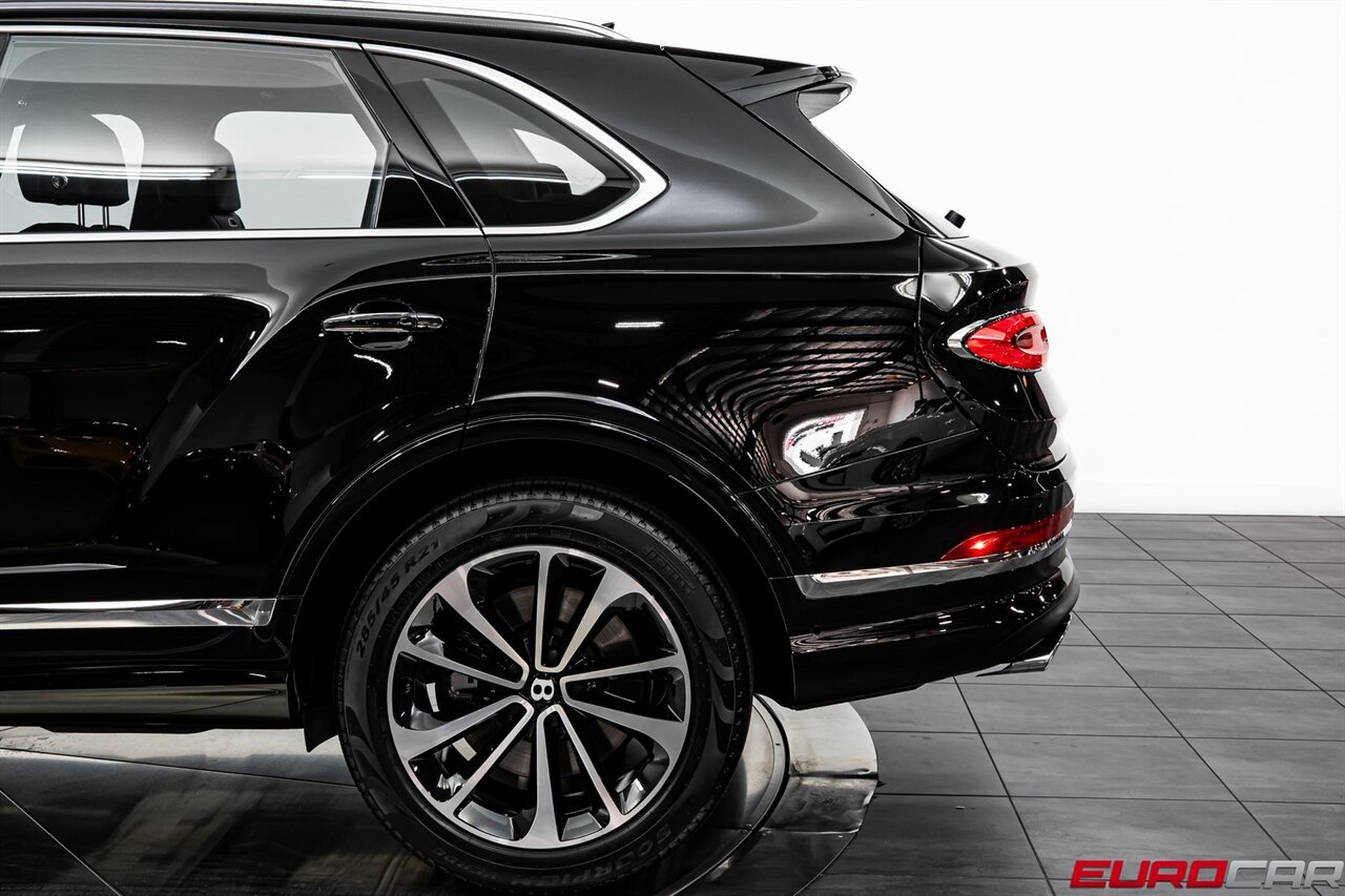 2024 Bentley Bentayga V8 *FRONT SEAT COMFORT SPEC * PANORAMIC SUNROOF*   - Photo 14 - Costa Mesa, CA 92626