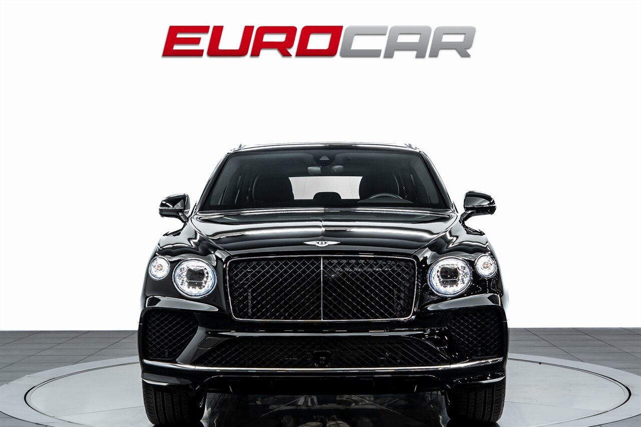 2024 Bentley Bentayga V8 *FRONT SEAT COMFORT SPEC * PANORAMIC SUNROOF*   - Photo 8 - Costa Mesa, CA 92626