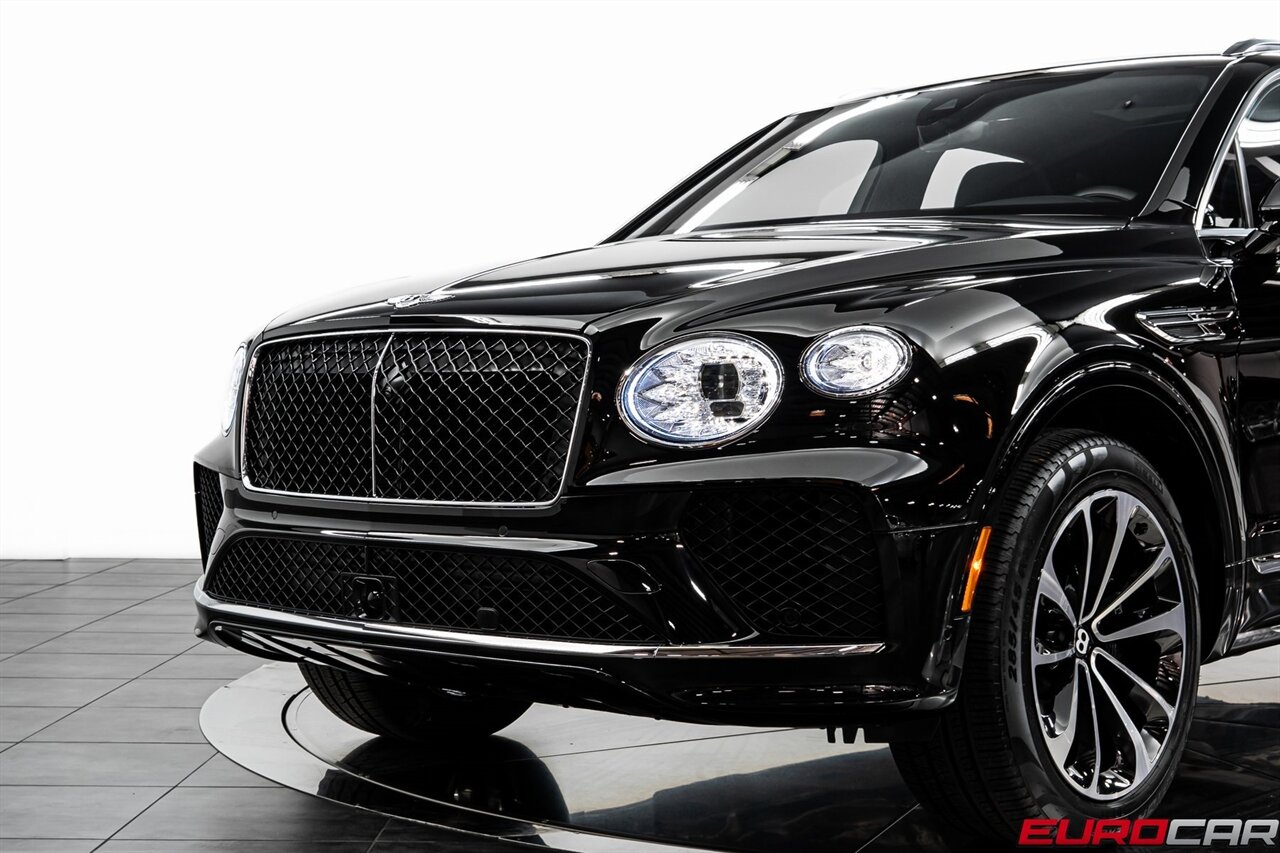 2024 Bentley Bentayga V8 *FRONT SEAT COMFORT SPEC * PANORAMIC SUNROOF*   - Photo 12 - Costa Mesa, CA 92626