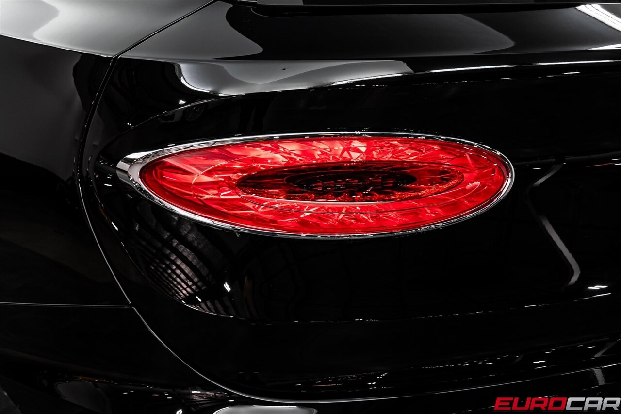 2024 Bentley Bentayga V8 *FRONT SEAT COMFORT SPEC * PANORAMIC SUNROOF*   - Photo 17 - Costa Mesa, CA 92626