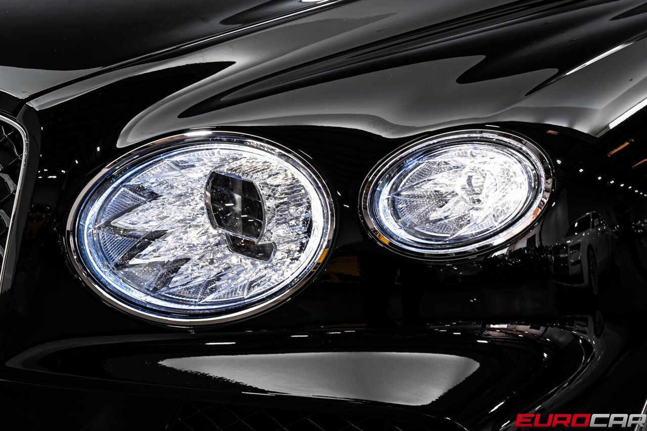 2024 Bentley Bentayga V8 *FRONT SEAT COMFORT SPEC * PANORAMIC SUNROOF*   - Photo 10 - Costa Mesa, CA 92626