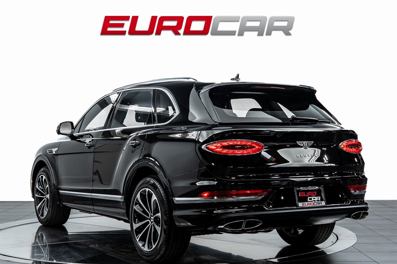 2024 Bentley Bentayga V8 *FRONT SEAT COMFORT SPEC * PANORAMIC SUNROOF*   - Photo 3 - Costa Mesa, CA 92626