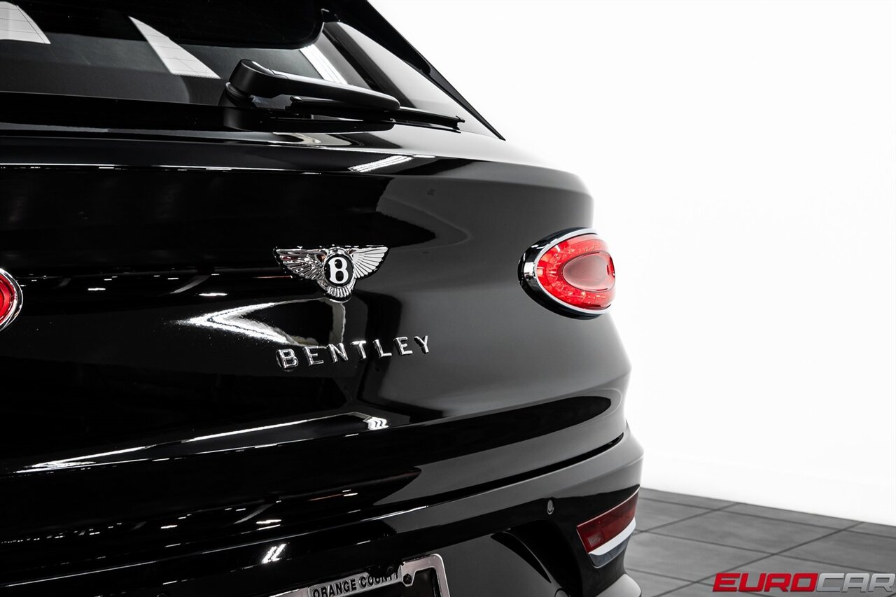 2024 Bentley Bentayga V8 *FRONT SEAT COMFORT SPEC * PANORAMIC SUNROOF*   - Photo 18 - Costa Mesa, CA 92626