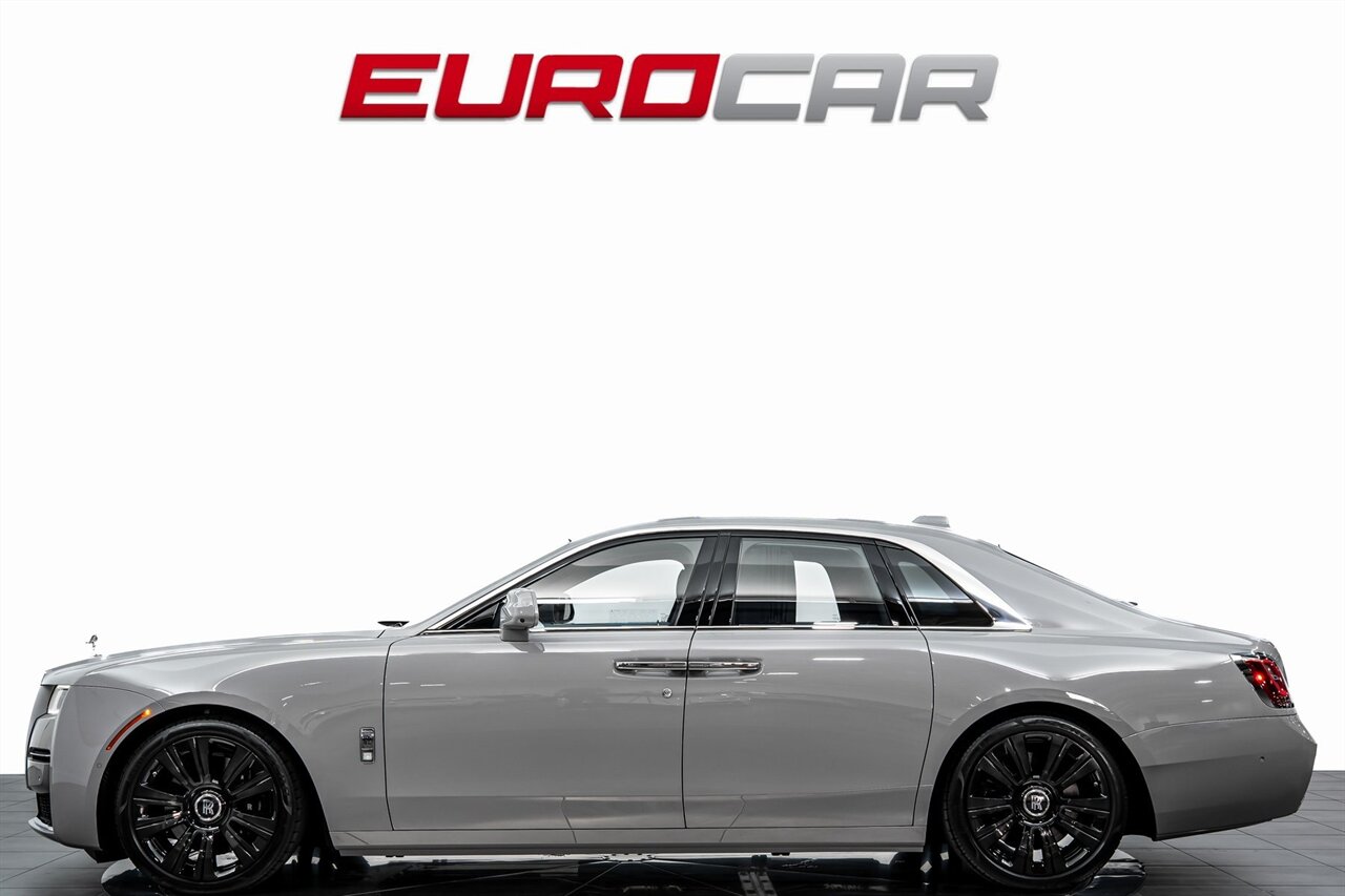 2022 Rolls-Royce Ghost *RARE COLOR COMBO * IMMERSIVE REAR SEATING* - Photo 2 - Costa Mesa, CA 92626