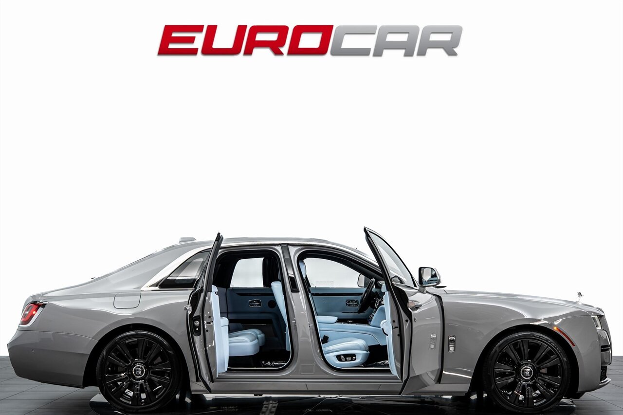 2022 Rolls-Royce Ghost *RARE COLOR COMBO * IMMERSIVE REAR SEATING* - Photo 8 - Costa Mesa, CA 92626