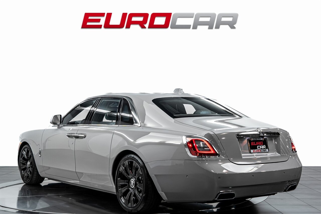 2022 Rolls-Royce Ghost *RARE COLOR COMBO * IMMERSIVE REAR SEATING* - Photo 4 - Costa Mesa, CA 92626