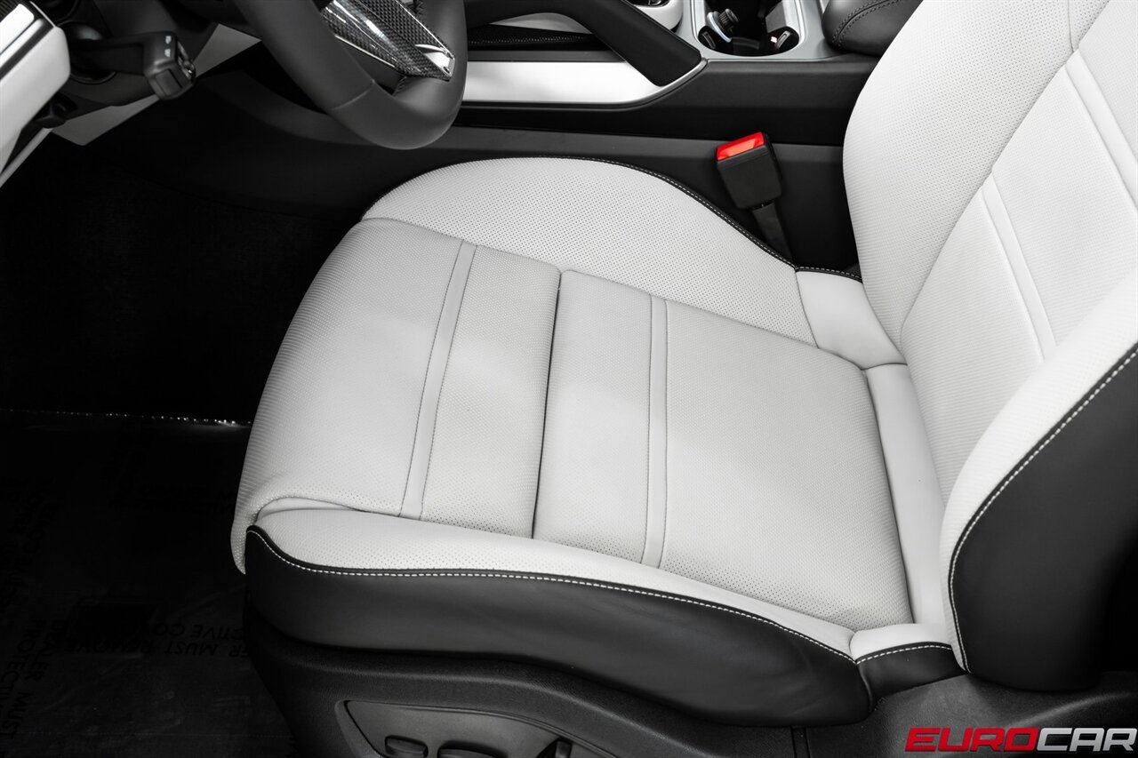 2025 Porsche Cayenne Turbo *PREMIUM PACKAGE * PASSENGER DISPLAY*   - Photo 45 - Costa Mesa, CA 92626
