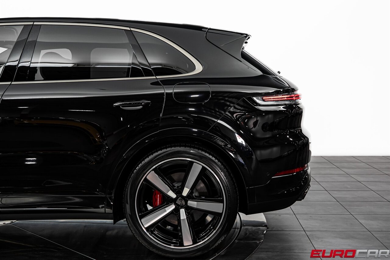 2025 Porsche Cayenne Turbo *PREMIUM PACKAGE * PASSENGER DISPLAY*   - Photo 14 - Costa Mesa, CA 92626