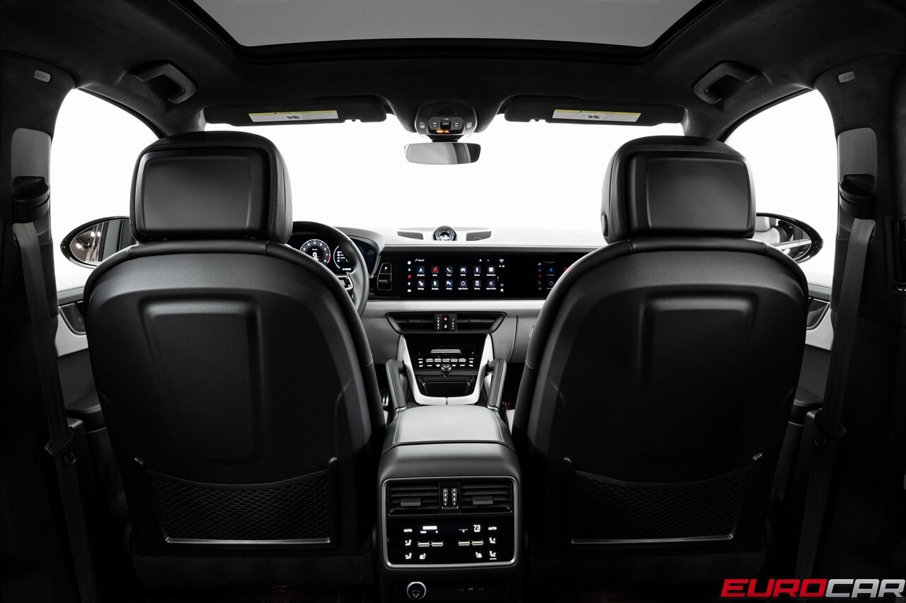 2025 Porsche Cayenne Turbo *PREMIUM PACKAGE * PASSENGER DISPLAY*   - Photo 24 - Costa Mesa, CA 92626