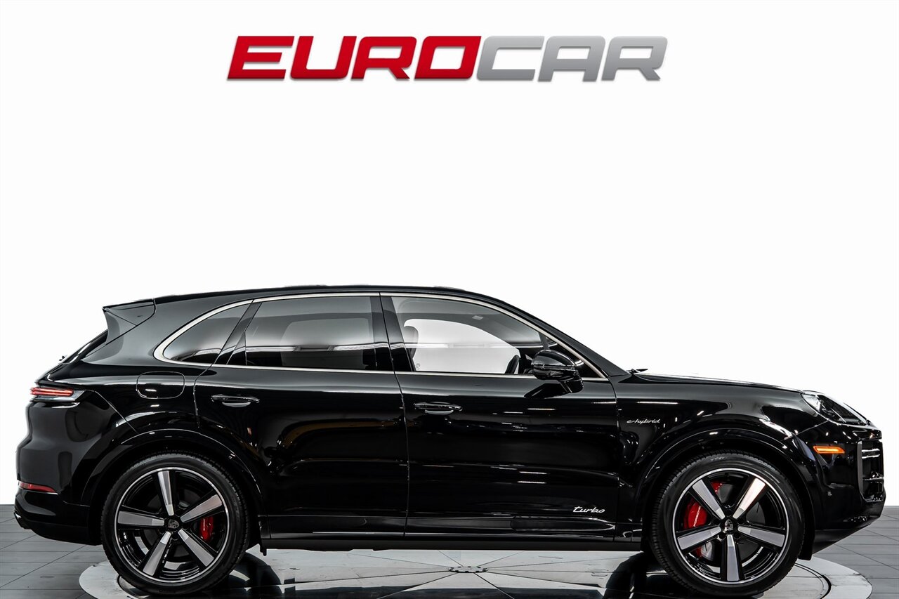 2025 Porsche Cayenne Turbo *PREMIUM PACKAGE * PASSENGER DISPLAY*   - Photo 6 - Costa Mesa, CA 92626