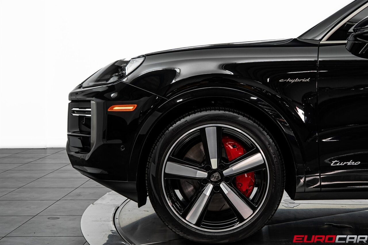 2025 Porsche Cayenne Turbo *PREMIUM PACKAGE * PASSENGER DISPLAY*   - Photo 13 - Costa Mesa, CA 92626