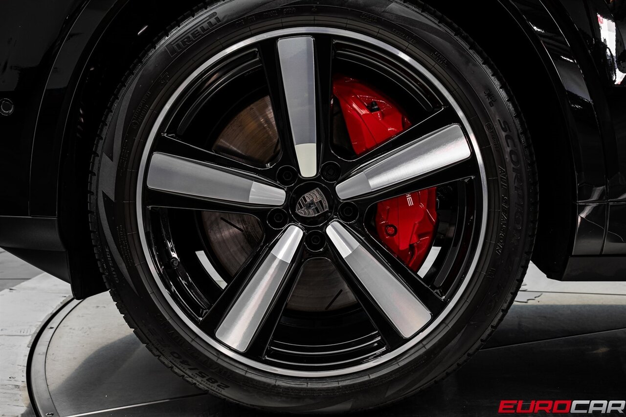 2025 Porsche Cayenne Turbo *PREMIUM PACKAGE * PASSENGER DISPLAY*   - Photo 20 - Costa Mesa, CA 92626