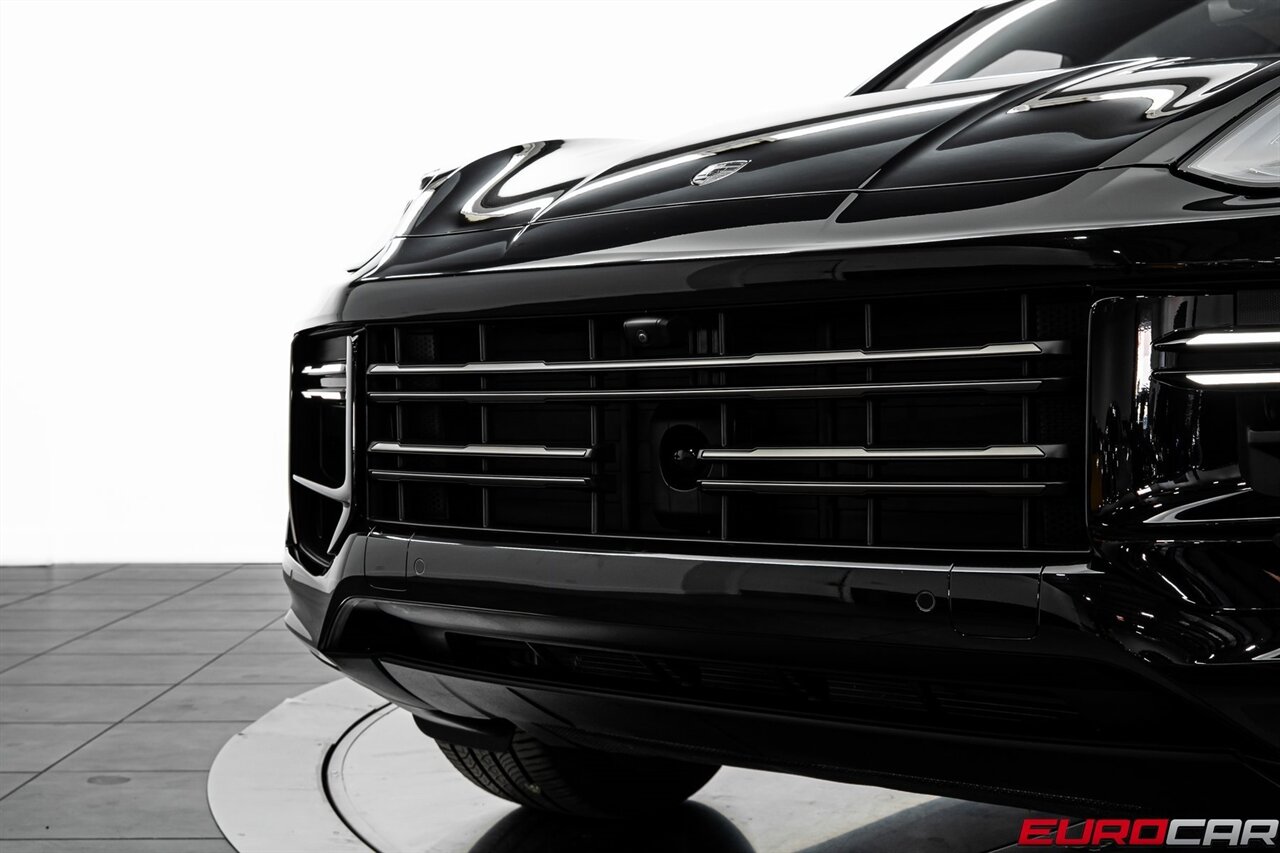 2025 Porsche Cayenne Turbo *PREMIUM PACKAGE * PASSENGER DISPLAY*   - Photo 11 - Costa Mesa, CA 92626