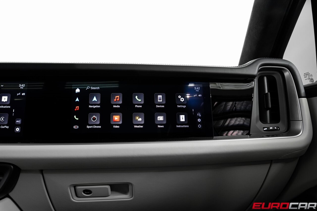 2025 Porsche Cayenne Turbo *PREMIUM PACKAGE * PASSENGER DISPLAY*   - Photo 35 - Costa Mesa, CA 92626