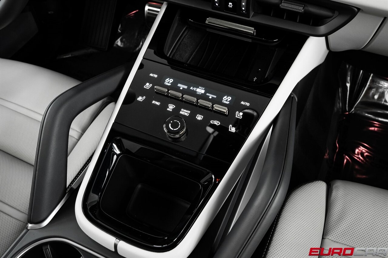 2025 Porsche Cayenne Turbo *PREMIUM PACKAGE * PASSENGER DISPLAY*   - Photo 33 - Costa Mesa, CA 92626