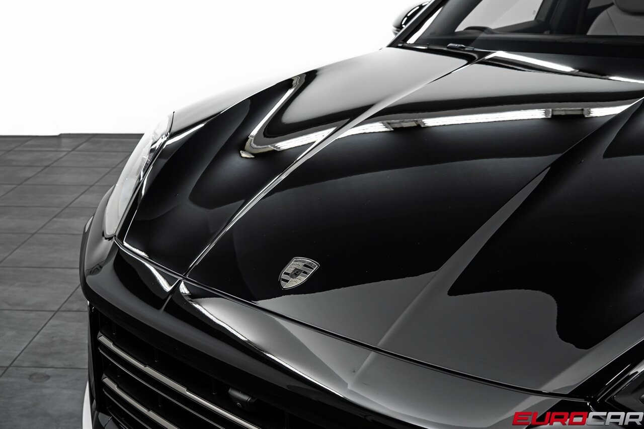 2025 Porsche Cayenne Turbo *PREMIUM PACKAGE * PASSENGER DISPLAY*   - Photo 9 - Costa Mesa, CA 92626