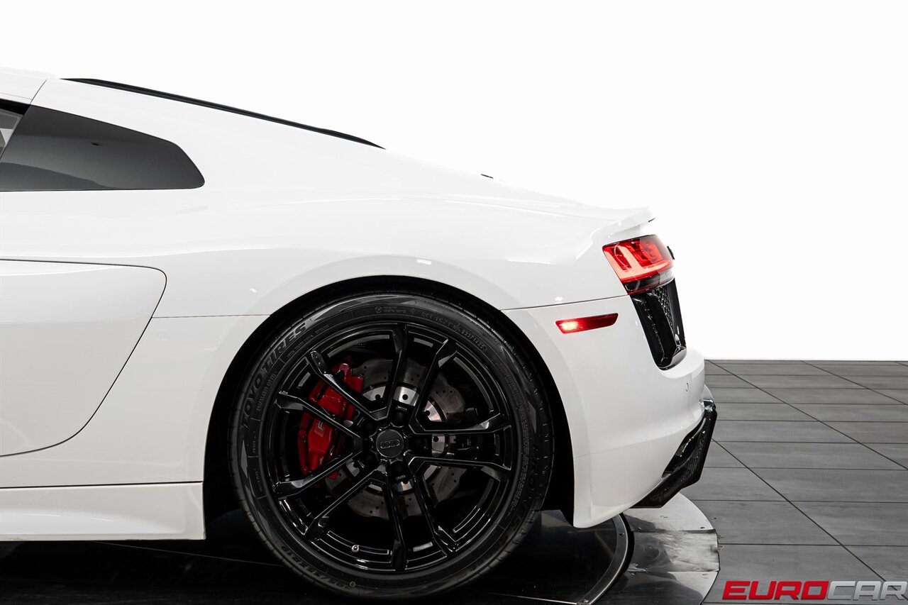 2018 Audi R8 5.2 *1 of 999 * CARBON FIBER REAR DIFFUSER*  *1 of 999 * CARBON FIBER REAR DIFFUSER* - Photo 16 - Costa Mesa, CA 92626