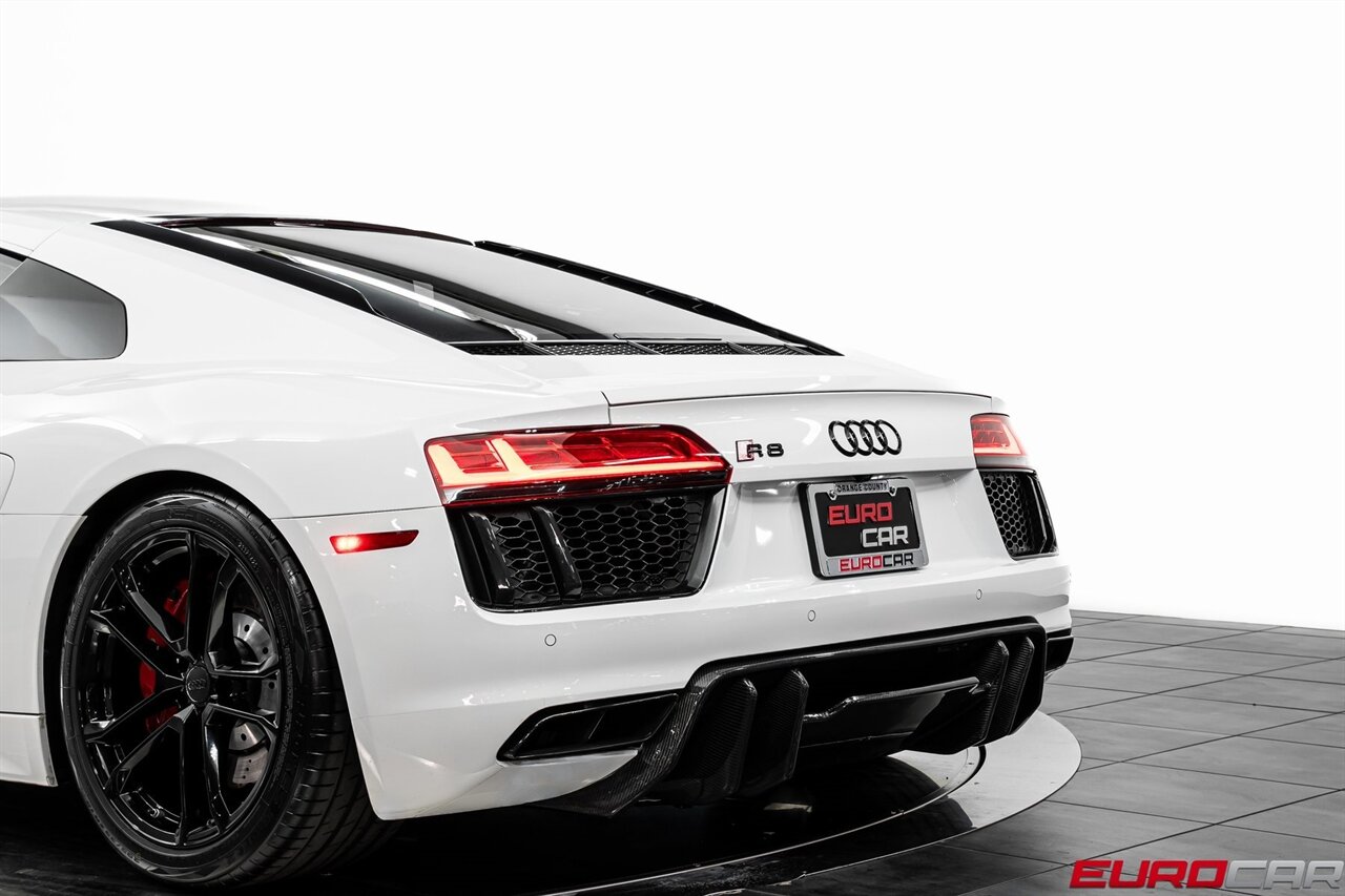 2018 Audi R8 5.2 *1 of 999 * CARBON FIBER REAR DIFFUSER*  *1 of 999 * CARBON FIBER REAR DIFFUSER* - Photo 17 - Costa Mesa, CA 92626
