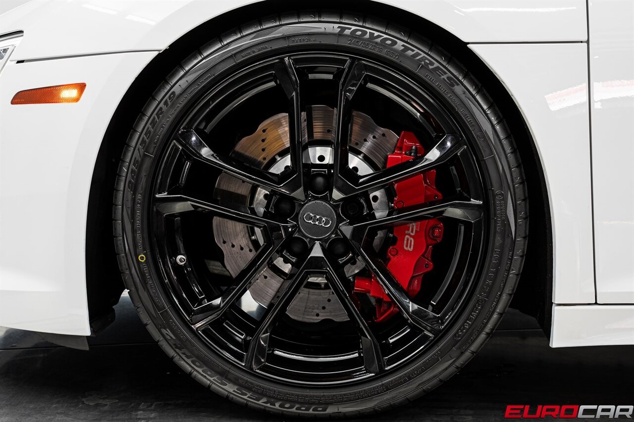 2018 Audi R8 5.2 *1 of 999 * CARBON FIBER REAR DIFFUSER*  *1 of 999 * CARBON FIBER REAR DIFFUSER* - Photo 23 - Costa Mesa, CA 92626