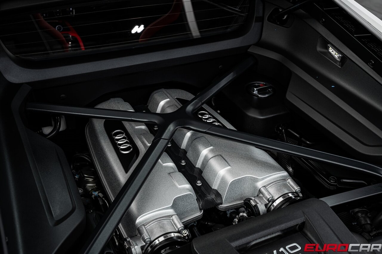 2018 Audi R8 5.2 *1 of 999 * CARBON FIBER REAR DIFFUSER*  *1 of 999 * CARBON FIBER REAR DIFFUSER* - Photo 19 - Costa Mesa, CA 92626