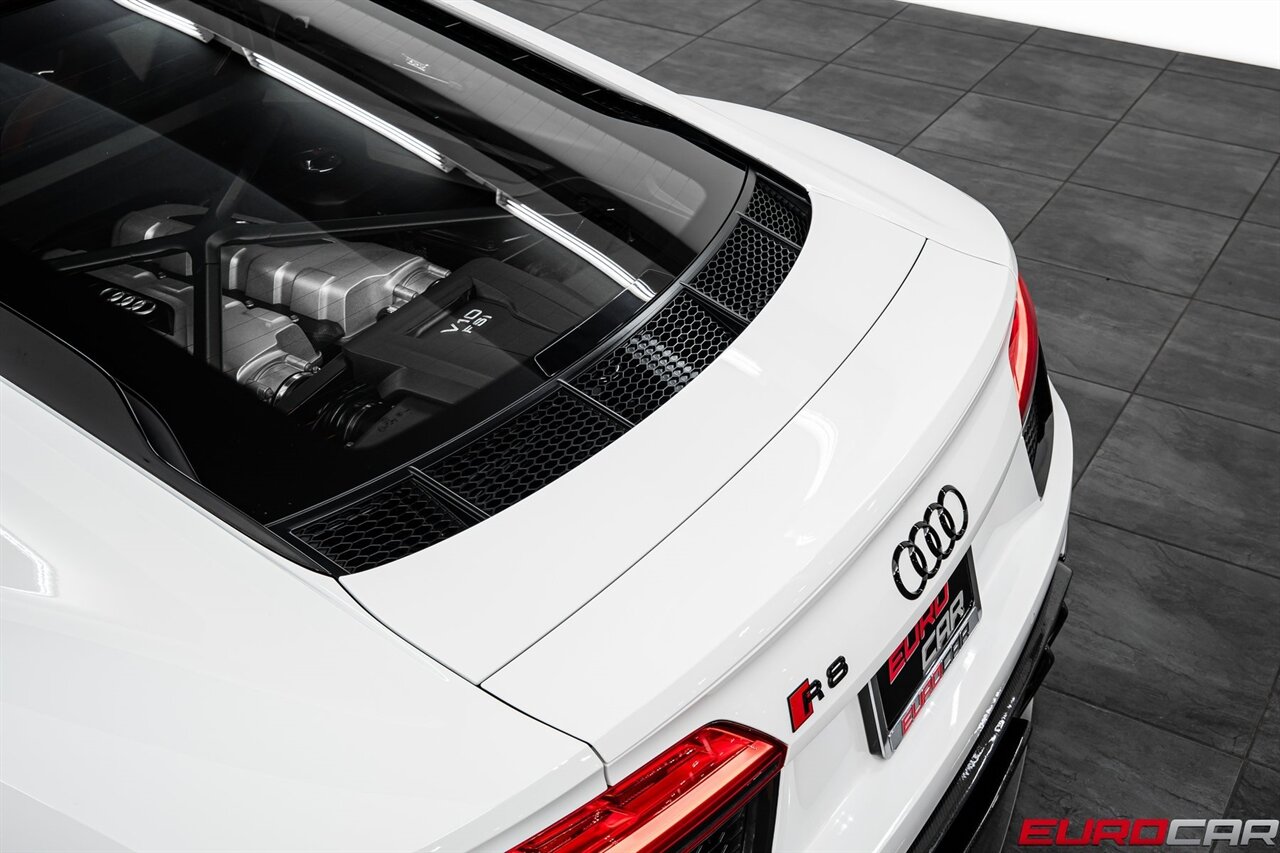 2018 Audi R8 5.2 *1 of 999 * CARBON FIBER REAR DIFFUSER*  *1 of 999 * CARBON FIBER REAR DIFFUSER* - Photo 18 - Costa Mesa, CA 92626