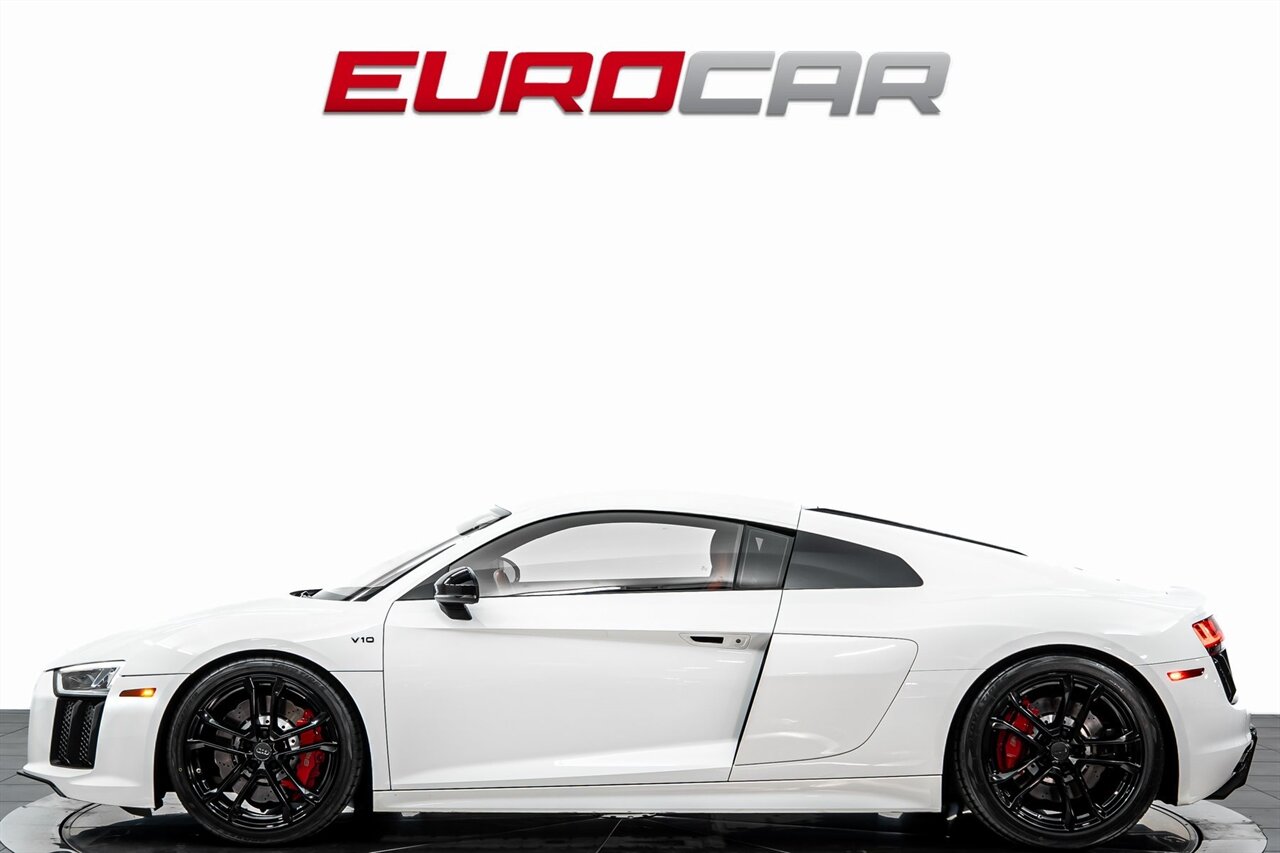 2018 Audi R8 5.2 *1 of 999 * CARBON FIBER REAR DIFFUSER*  *1 of 999 * CARBON FIBER REAR DIFFUSER* - Photo 2 - Costa Mesa, CA 92626