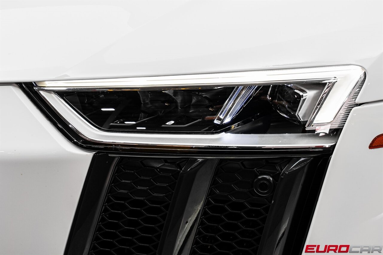 2018 Audi R8 5.2 *1 of 999 * CARBON FIBER REAR DIFFUSER*  *1 of 999 * CARBON FIBER REAR DIFFUSER* - Photo 11 - Costa Mesa, CA 92626