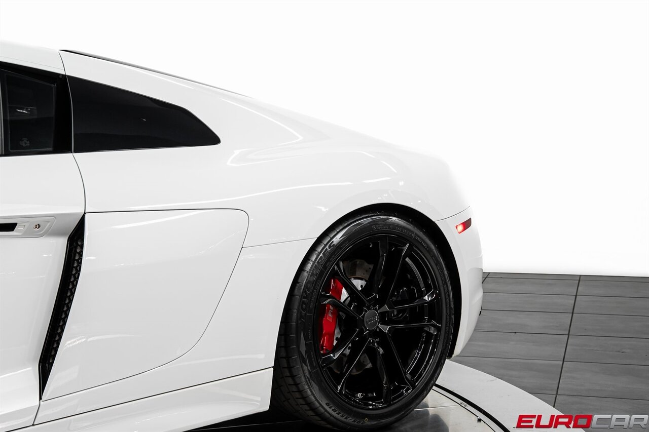 2018 Audi R8 5.2 *1 of 999 * CARBON FIBER REAR DIFFUSER*  *1 of 999 * CARBON FIBER REAR DIFFUSER* - Photo 15 - Costa Mesa, CA 92626