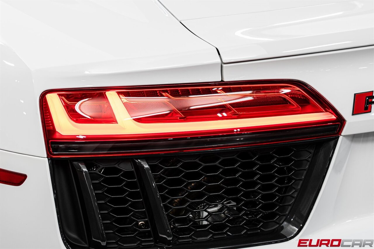 2018 Audi R8 5.2 *1 of 999 * CARBON FIBER REAR DIFFUSER*  *1 of 999 * CARBON FIBER REAR DIFFUSER* - Photo 20 - Costa Mesa, CA 92626