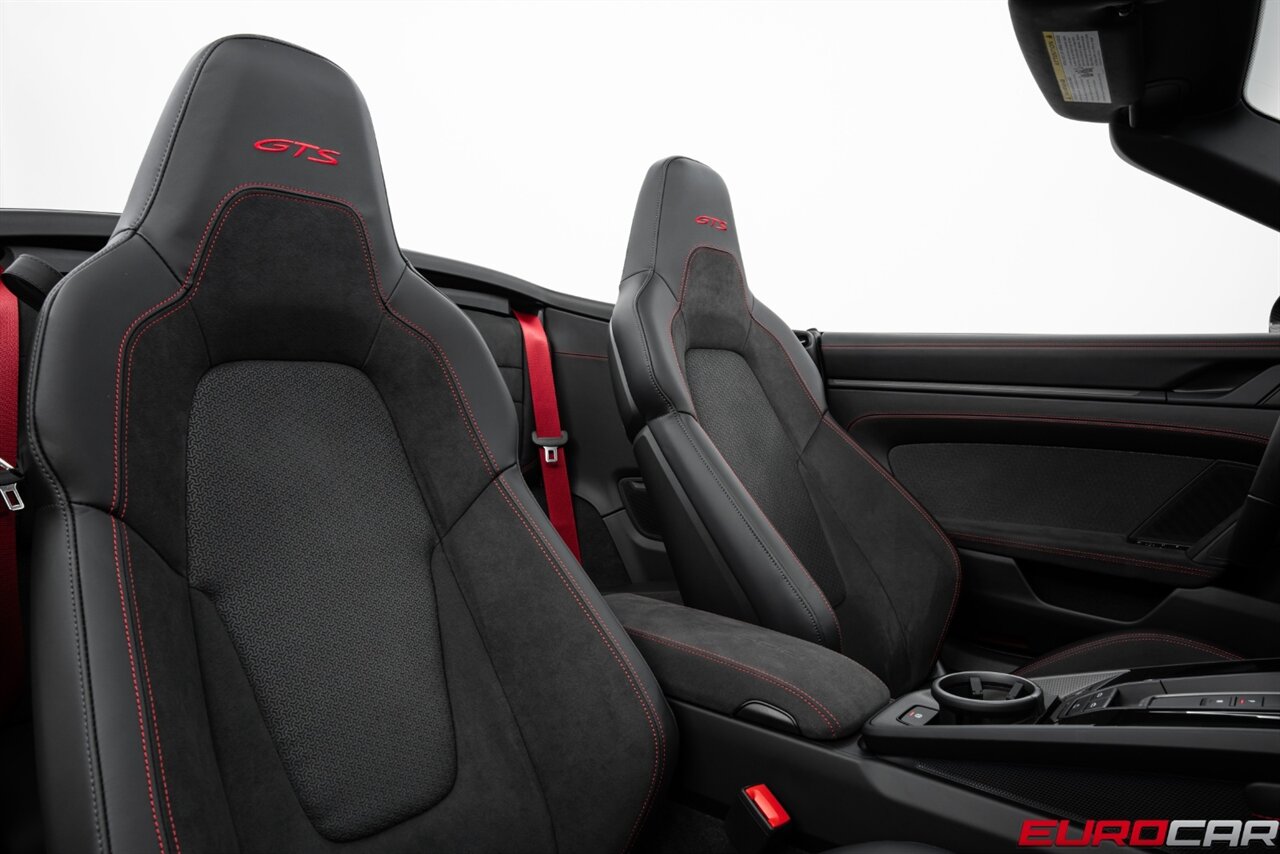 2025 Porsche 911 Carrera 4 GTS  *PAINT TO SAMPLE * SPORT DESIGN PACKAGE * GTS INTERIOR PACKAGE* - Photo 44 - Costa Mesa, CA 92626