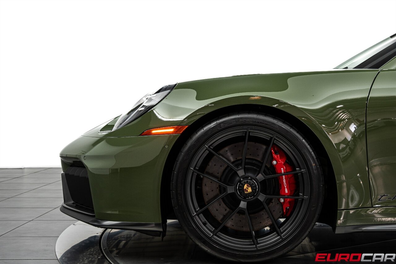 2025 Porsche 911 Carrera 4 GTS  *PAINT TO SAMPLE * SPORT DESIGN PACKAGE * GTS INTERIOR PACKAGE* - Photo 17 - Costa Mesa, CA 92626
