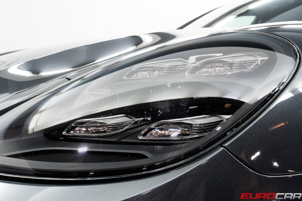 2021 Porsche Panamera GTS  *PREMIUM PACKAGE * CARBON FIBER * FULL ASSISTANCE PACKAGE* - Photo 10 - Costa Mesa, CA 92626