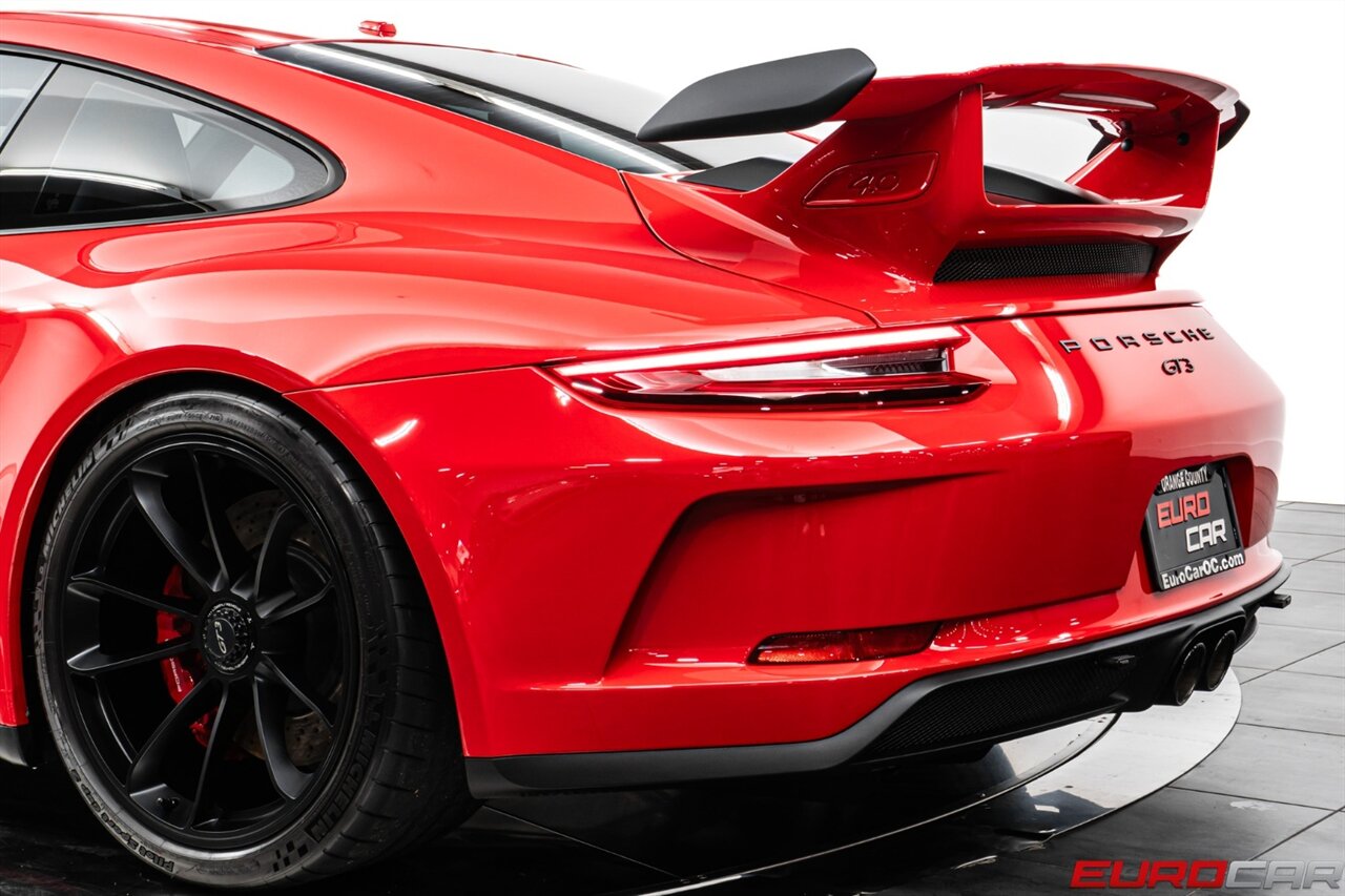 2018 Porsche 911 GT3  *RARE MANUAL TRANSMISSION * 18-WAY SPORT SEATS* - Photo 18 - Costa Mesa, CA 92626